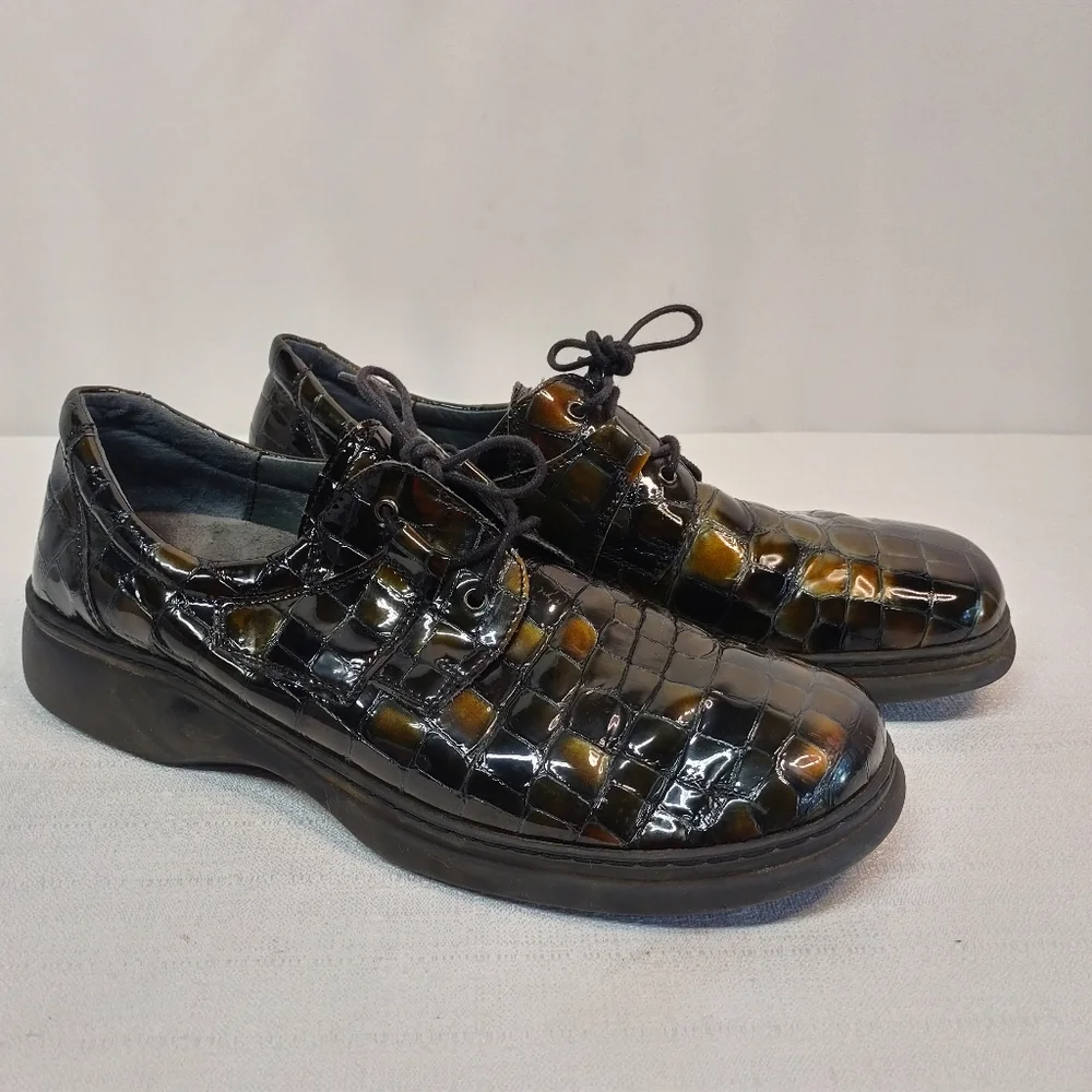 Elle Made in Spain Moving Air Systems Women's Gator Print Shoes Size 42